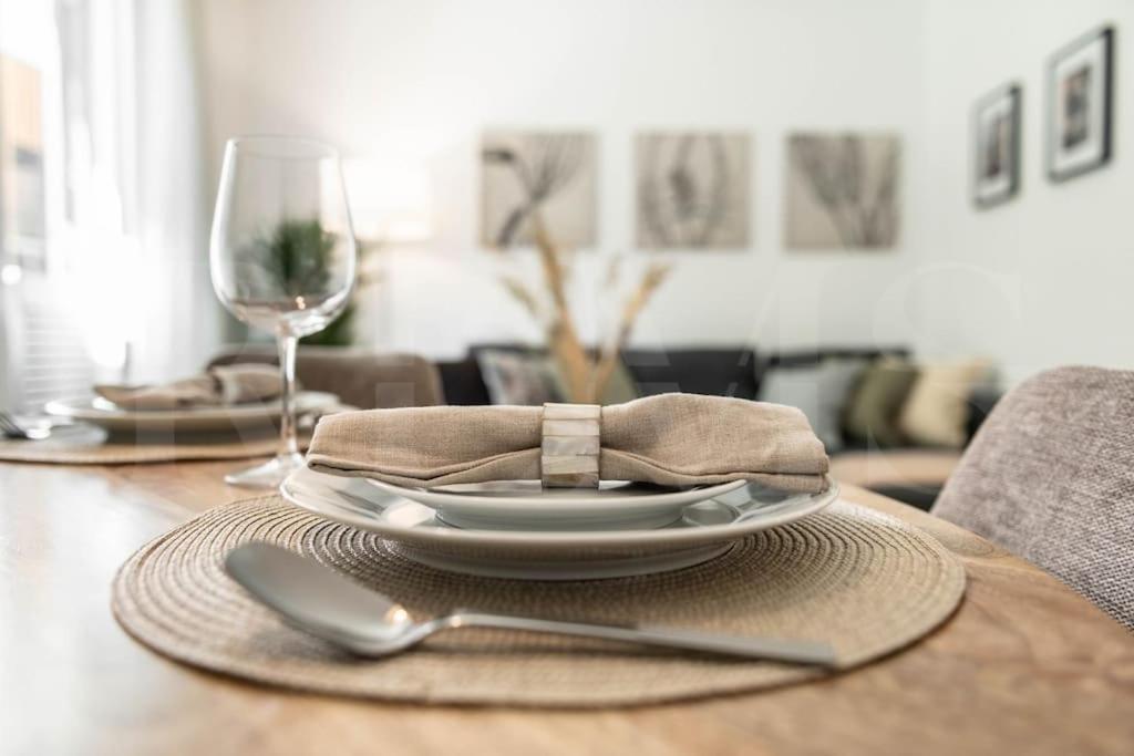 Calm Apartment With Private Patio By Rems มาลากา ภายนอก รูปภาพ