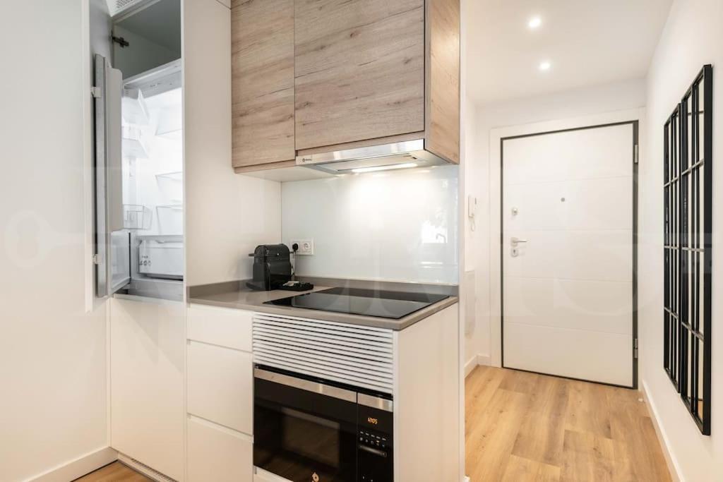 Calm Apartment With Private Patio By Rems มาลากา ภายนอก รูปภาพ